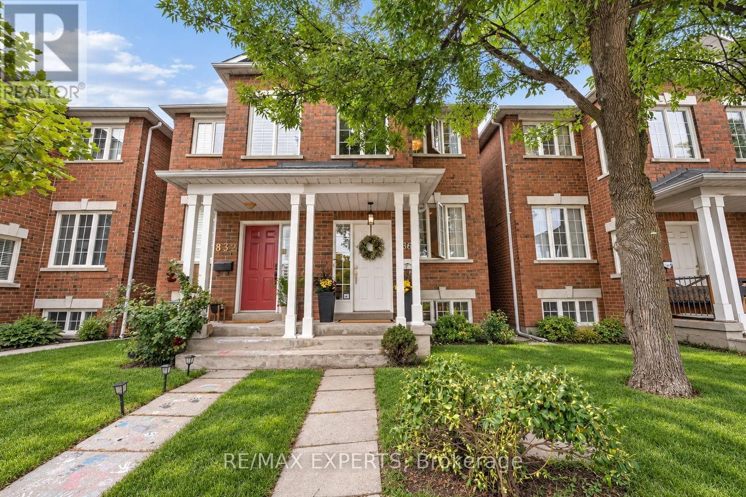 836 St Clarens Avenue