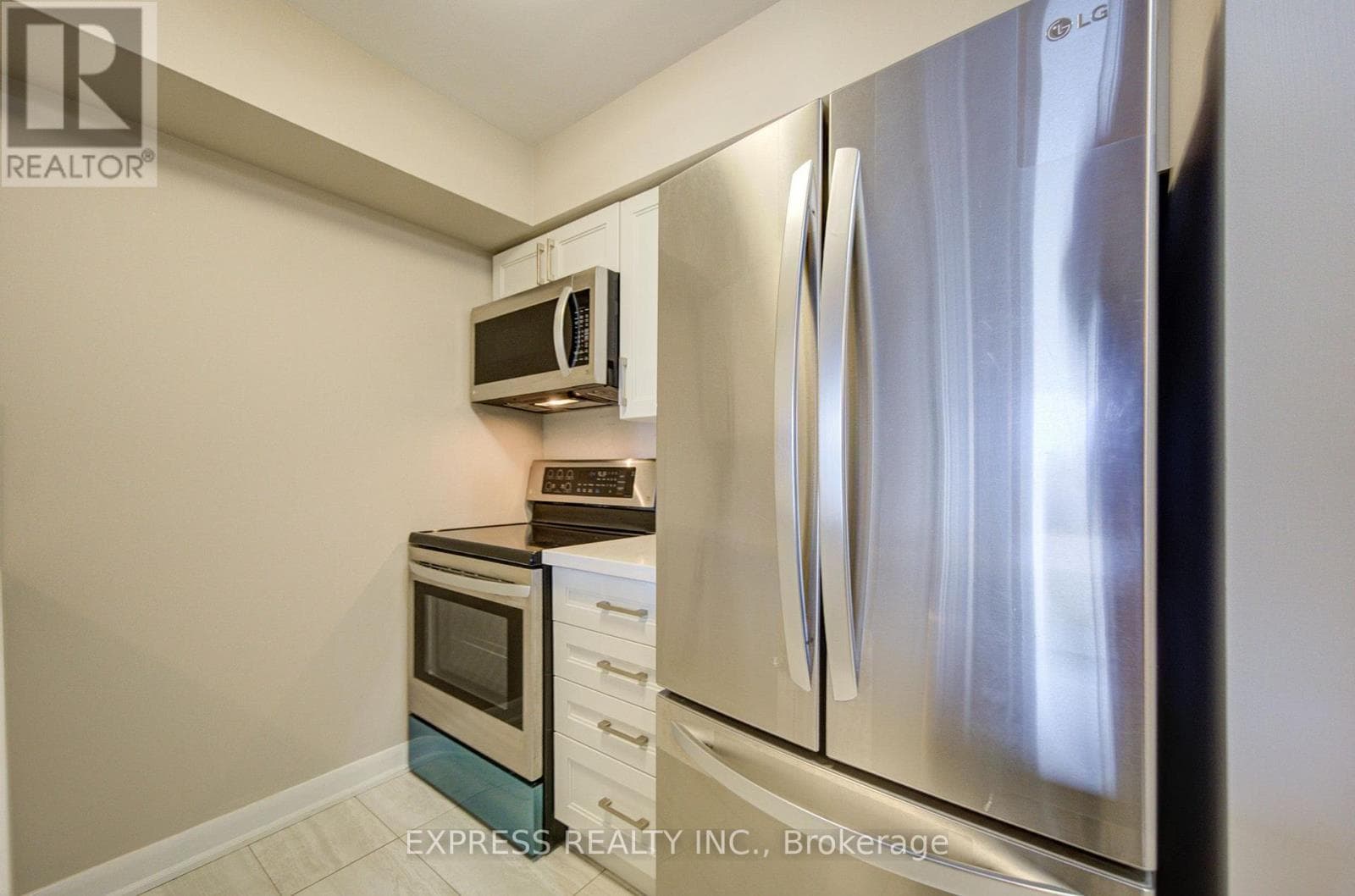 Single Family at 1005- 4978 Yonge Street, Toronto (Lansing-Westgate), Ontario - Photo 6 - RE/MAX Garden City Realty