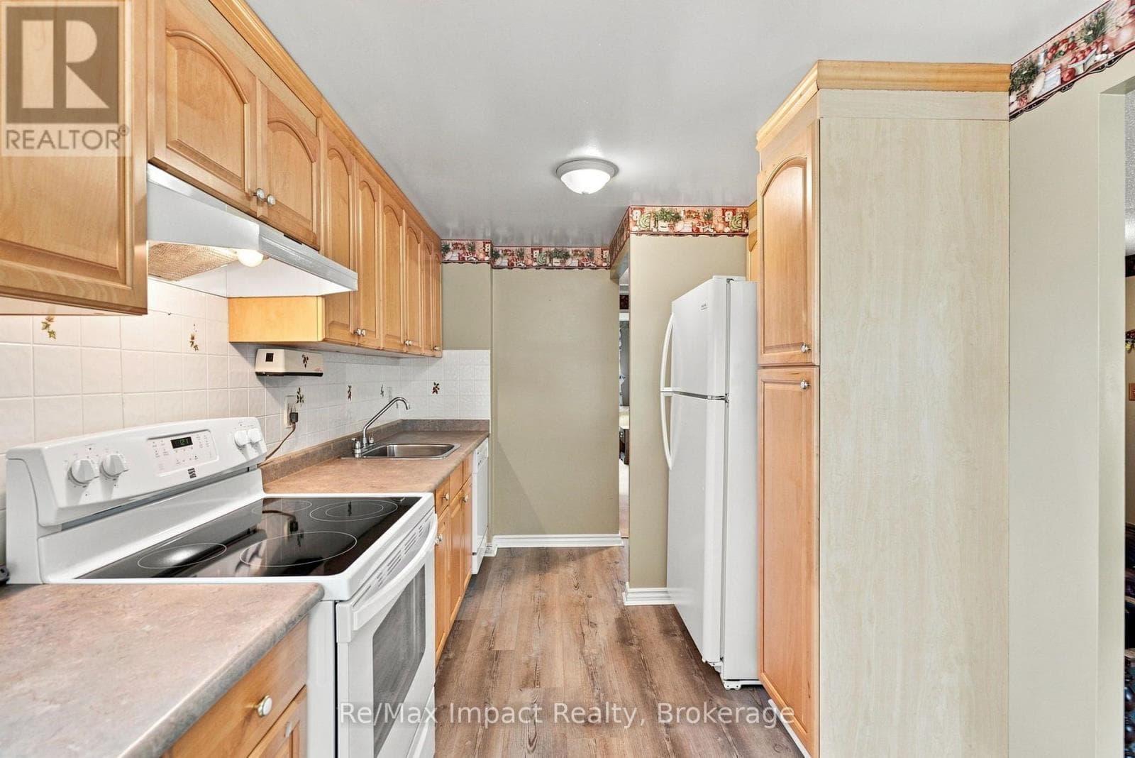 Single Family at 822 Southdown Street, Oshawa (Donevan), Ontario - Photo 10 - RE/MAX Garden City Realty