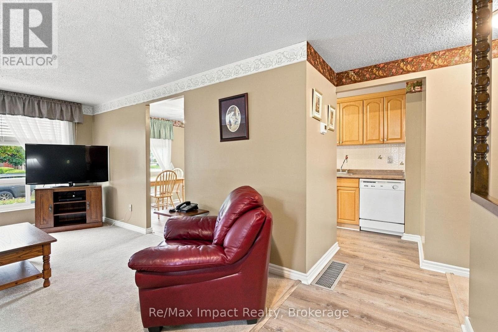 Single Family at 822 Southdown Street, Oshawa (Donevan), Ontario - Photo 6 - RE/MAX Garden City Realty