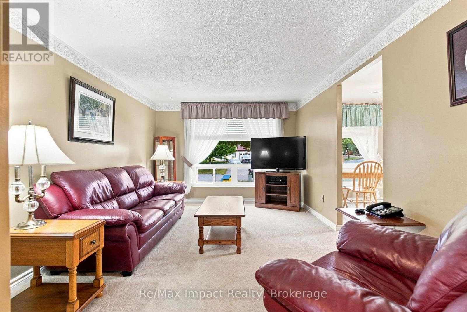 Single Family at 822 Southdown Street, Oshawa (Donevan), Ontario - Photo 7 - RE/MAX Garden City Realty