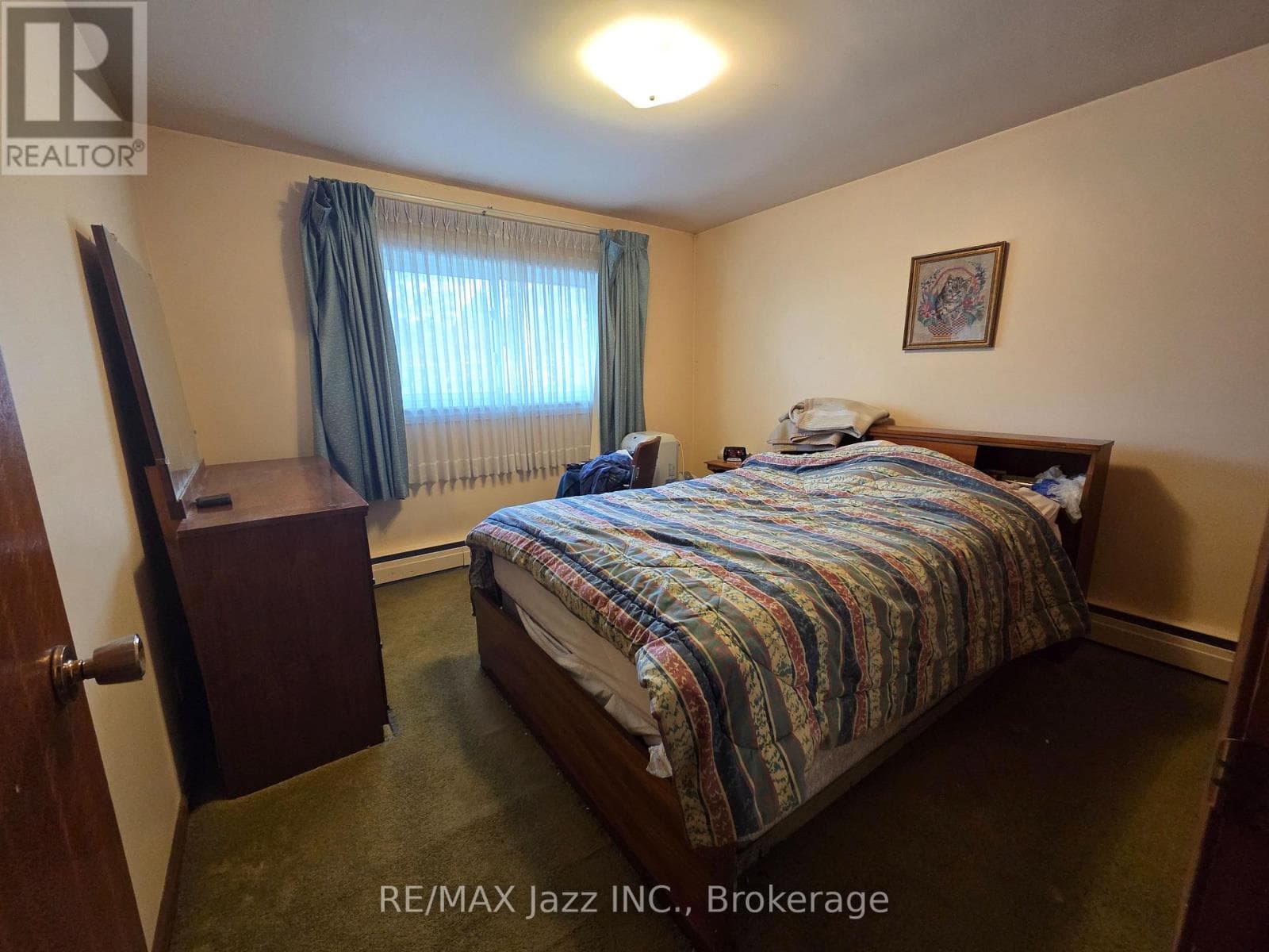 Single Family at 302 Poplar Street, Oshawa (Donevan), Ontario - Photo 10 - RE/MAX Garden City Realty