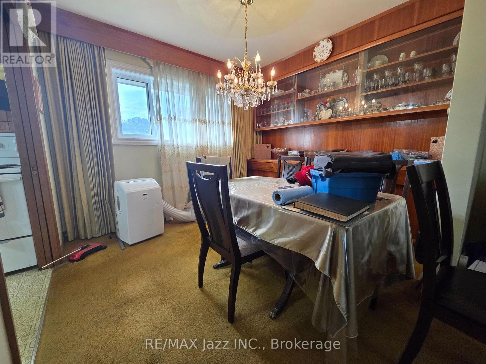 Single Family at 302 Poplar Street, Oshawa (Donevan), Ontario - Photo 6 - RE/MAX Garden City Realty