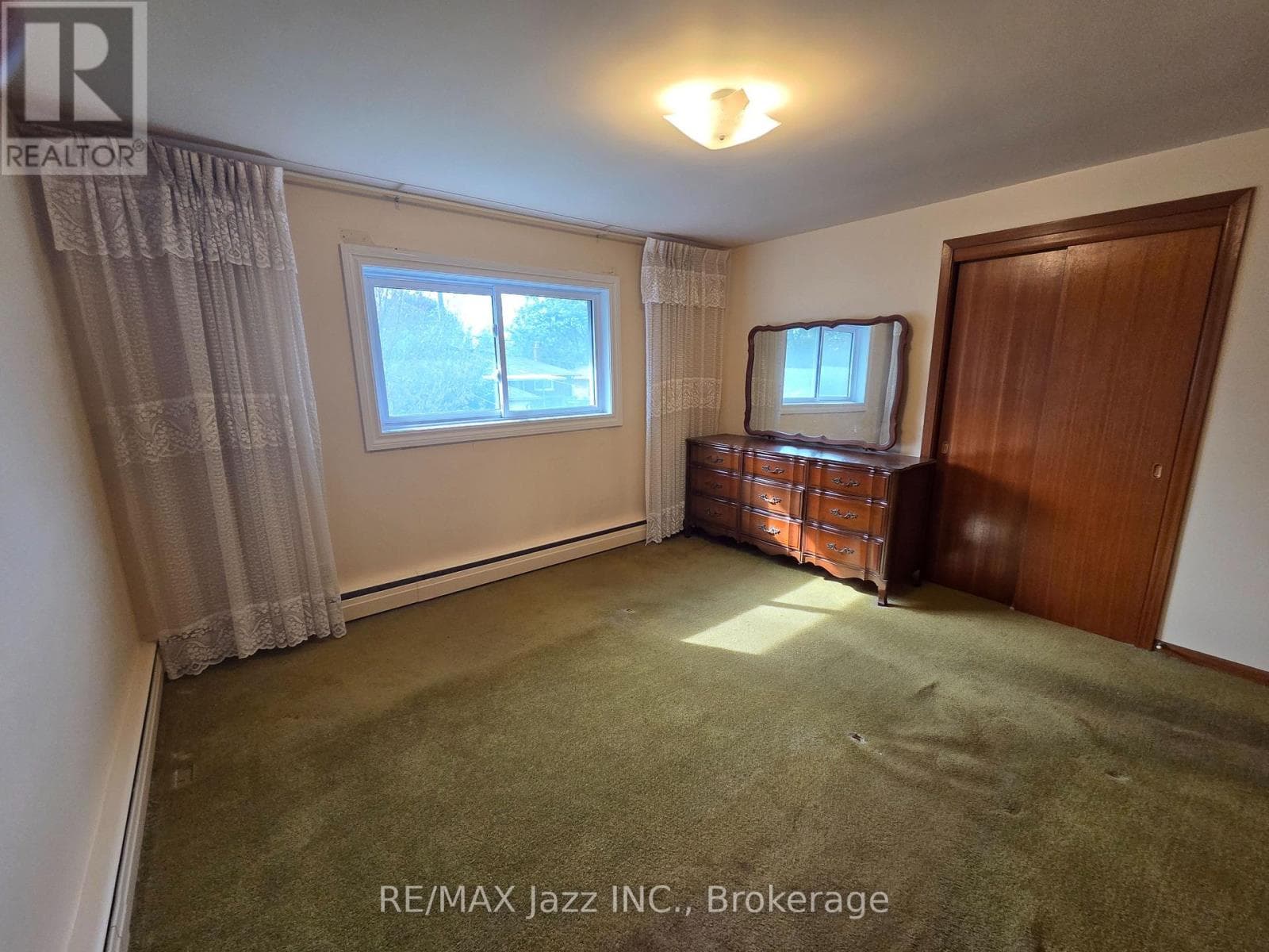 Single Family at 302 Poplar Street, Oshawa (Donevan), Ontario - Photo 9 - RE/MAX Garden City Realty