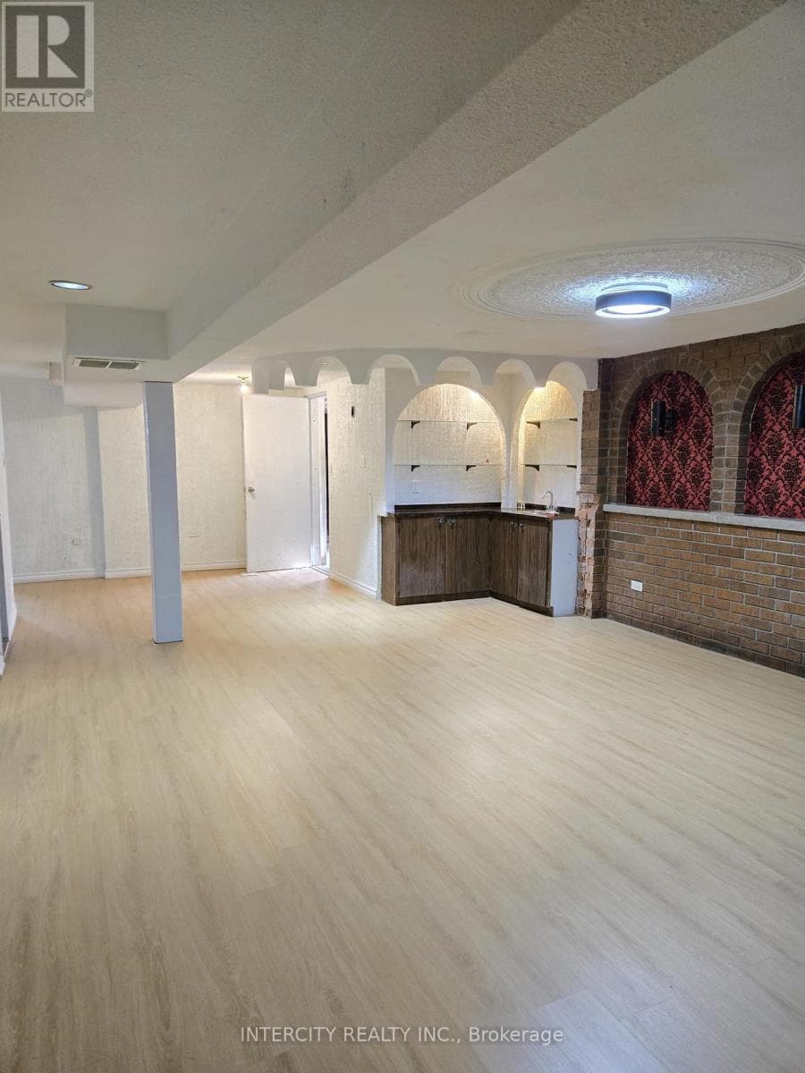 Single Family at Basement- 61 Hardwick Court, Toronto (Eringate-Centennial-West Deane), Ontario - Photo 2 - RE/MAX Garden City Realty