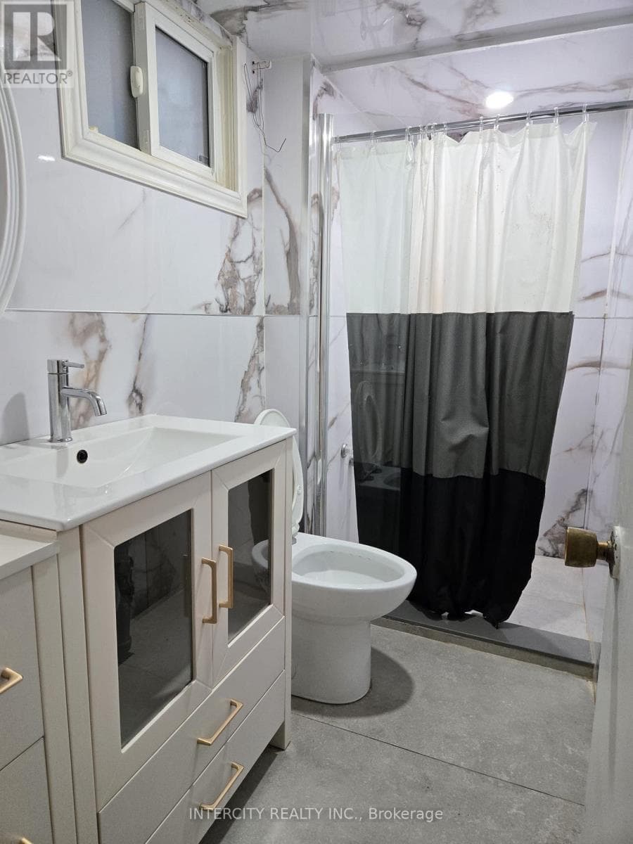 Single Family at Basement- 61 Hardwick Court, Toronto (Eringate-Centennial-West Deane), Ontario - Photo 6 - RE/MAX Garden City Realty