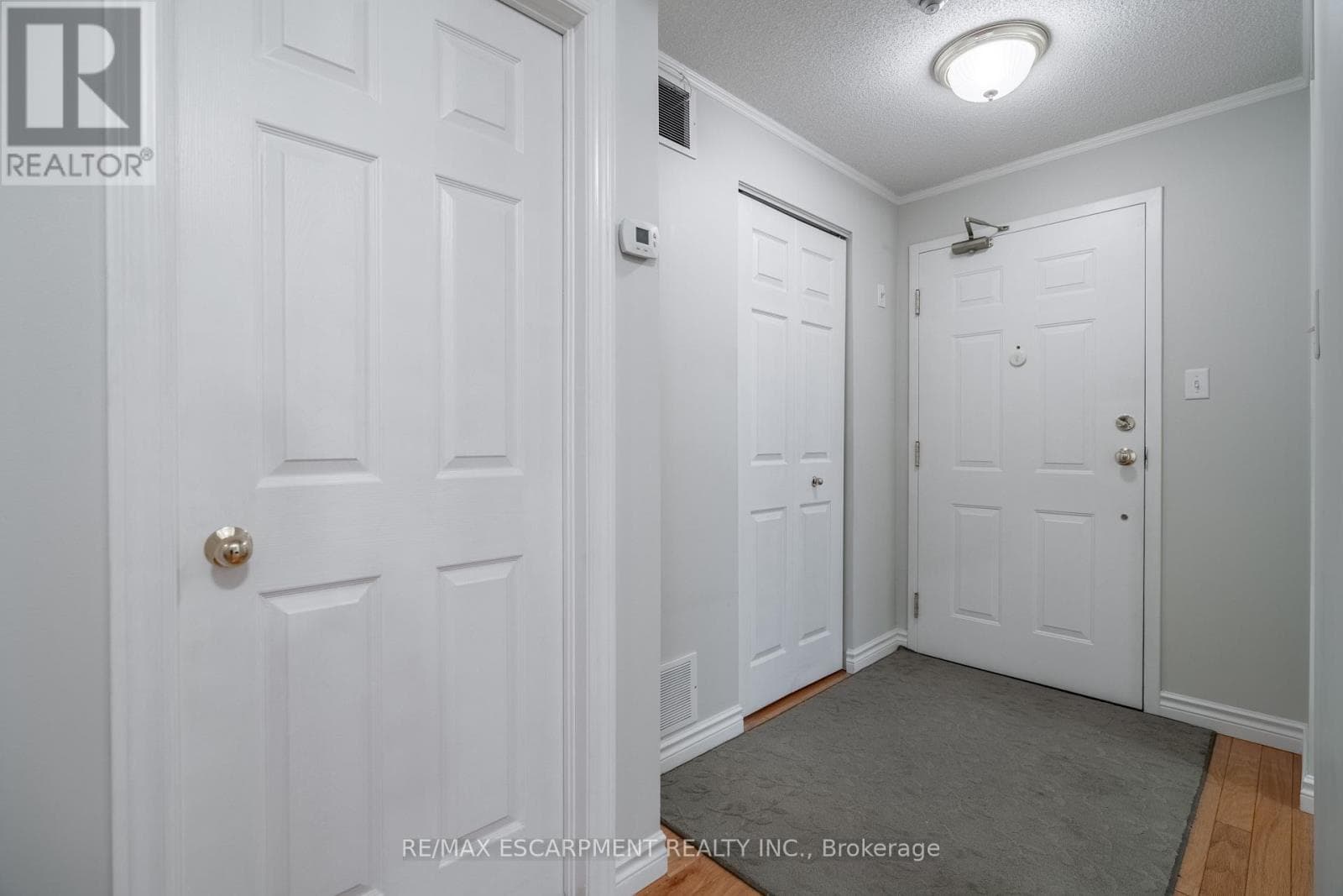 Single Family at 306- 970 Golf Links Road, Hamilton (Meadowlands), Ontario - Photo 10 - RE/MAX Garden City Realty