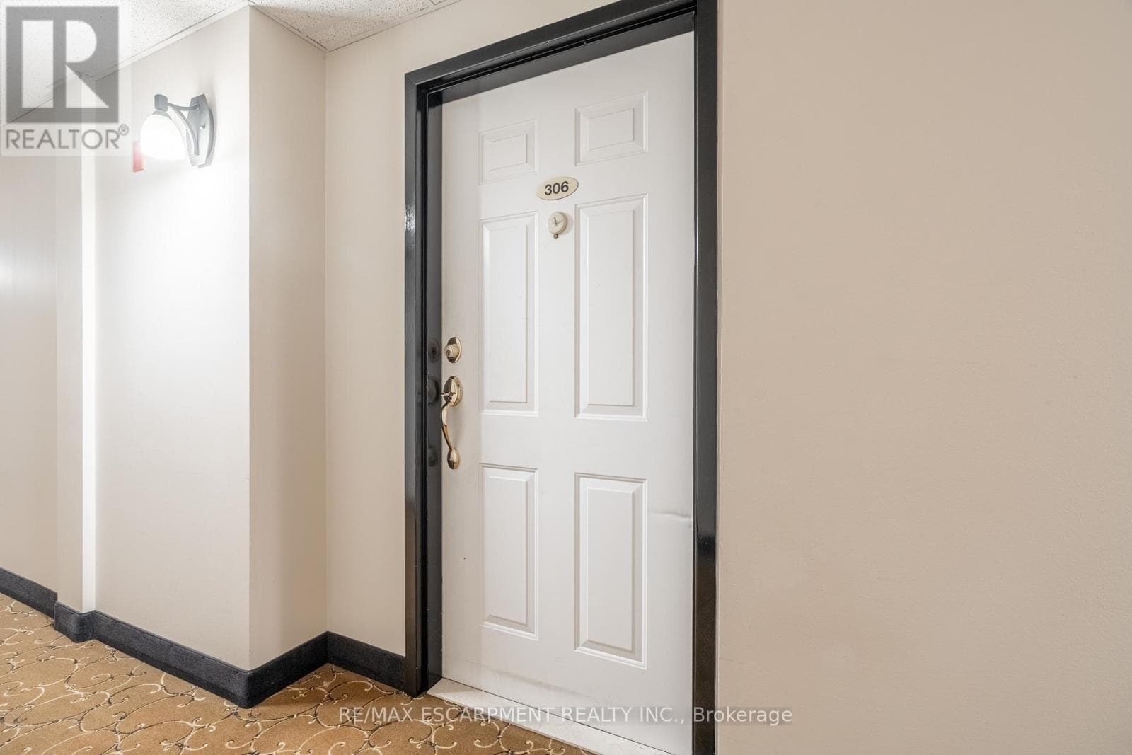 Single Family at 306- 970 Golf Links Road, Hamilton (Meadowlands), Ontario - Photo 8 - RE/MAX Garden City Realty