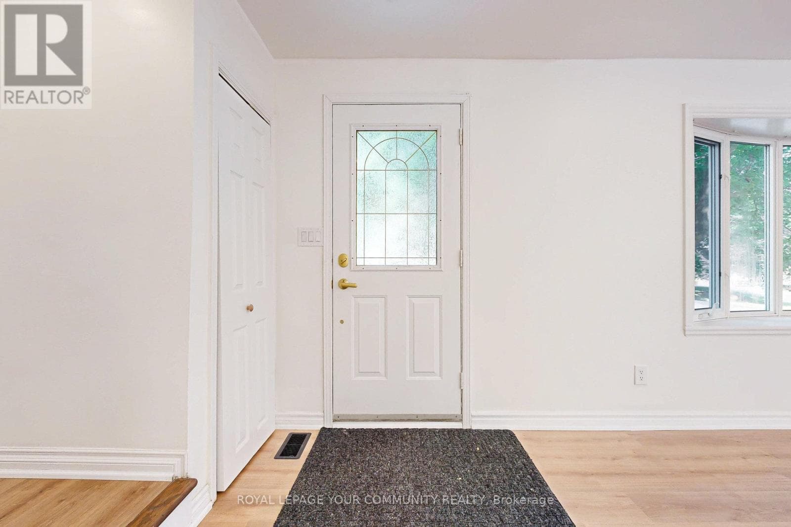 Single Family at Main & 2nd- 83 Lundy's Lane, Newmarket (Huron Heights-Leslie Valley), Ontario - Photo 3 - RE/MAX Garden City Realty