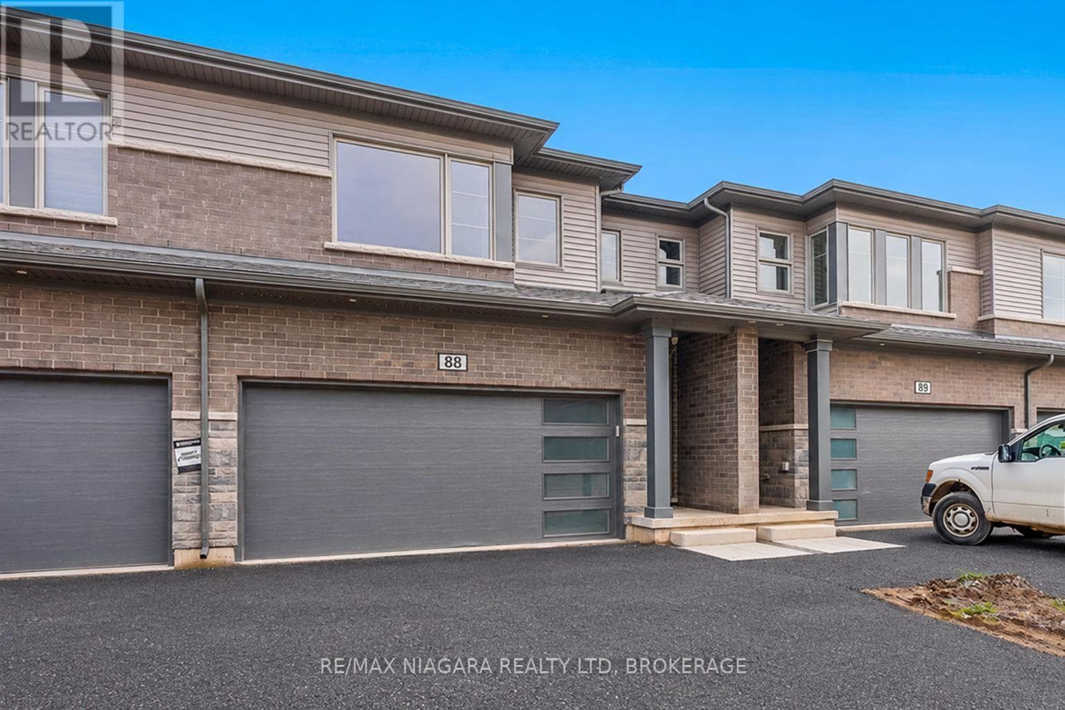 Single Family at 88- 4552 PORTAGE Road, Niagara Falls (Cherrywood), Ontario - Photo 2 - RE/MAX Garden City Realty