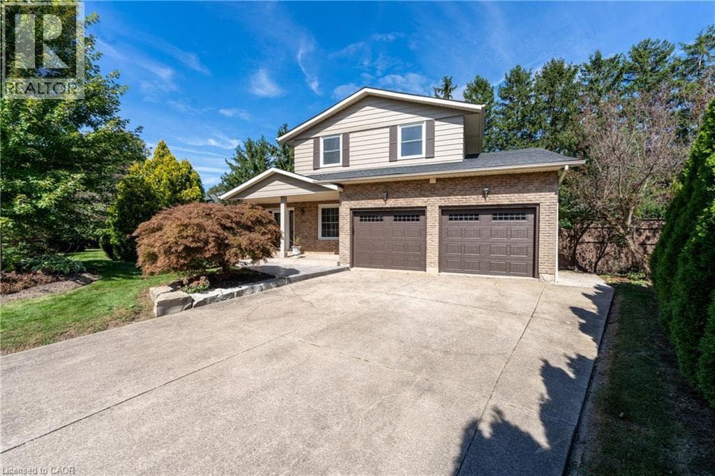 Single Family at 5 TOTTENHAM Court, Niagara-on-the-Lake, Ontario - Photo 2 - RE/MAX Garden City Realty