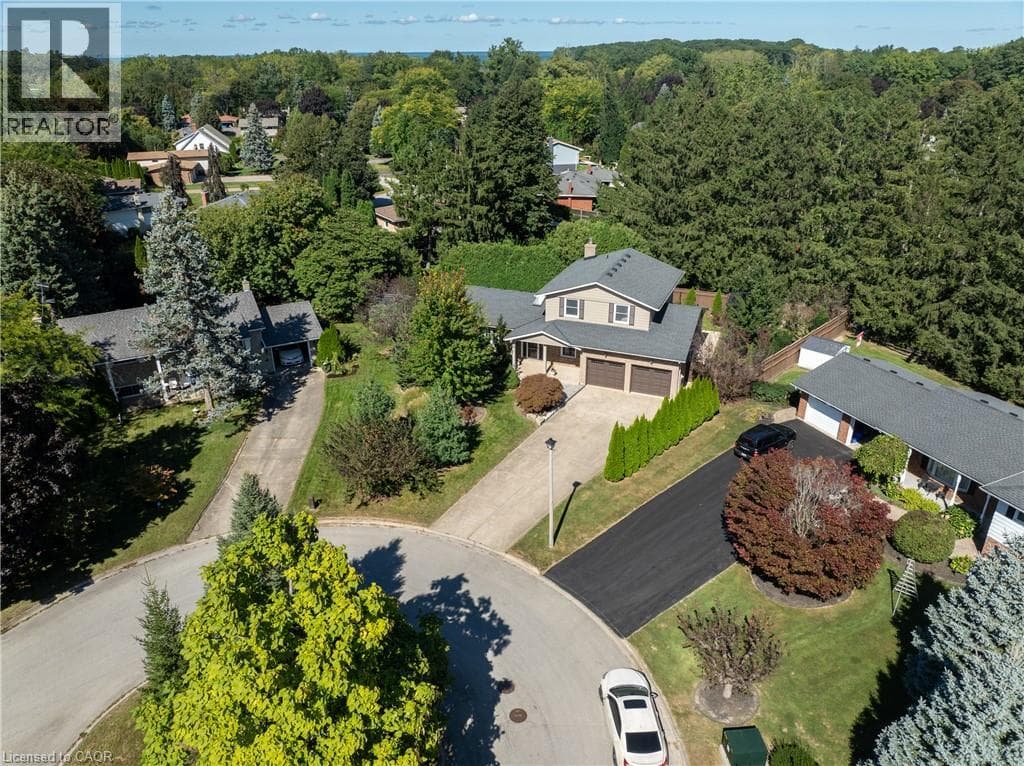 Single Family at 5 TOTTENHAM Court, Niagara-on-the-Lake, Ontario - Photo 3 - RE/MAX Garden City Realty