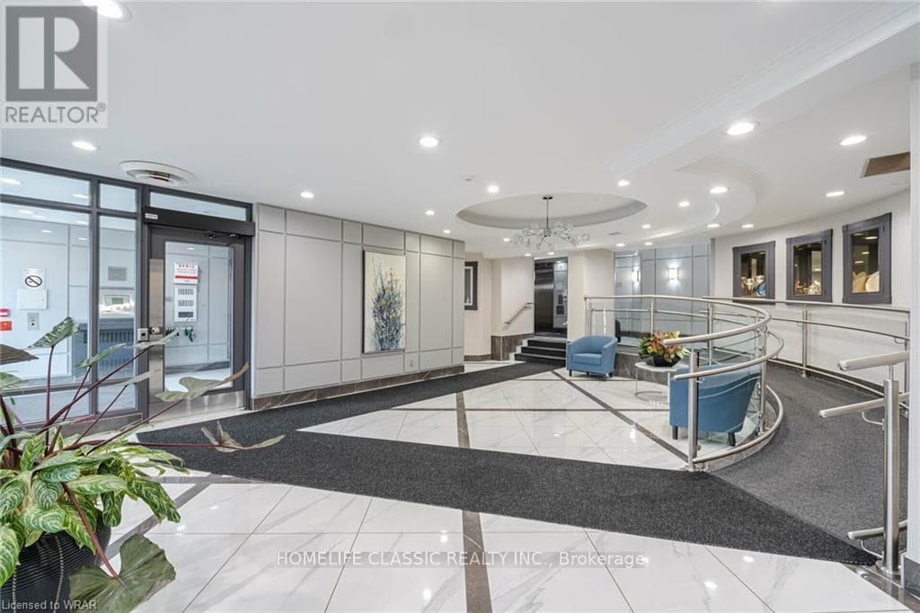 Single Family at 617- 1001 Cedarglen Gate, Mississauga (Erindale), Ontario - Photo 4 - RE/MAX Garden City Realty