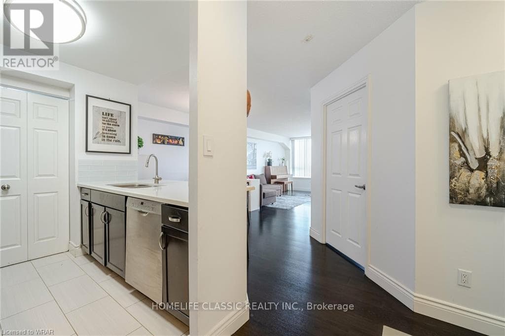 Single Family at 617- 1001 Cedarglen Gate, Mississauga (Erindale), Ontario - Photo 7 - RE/MAX Garden City Realty