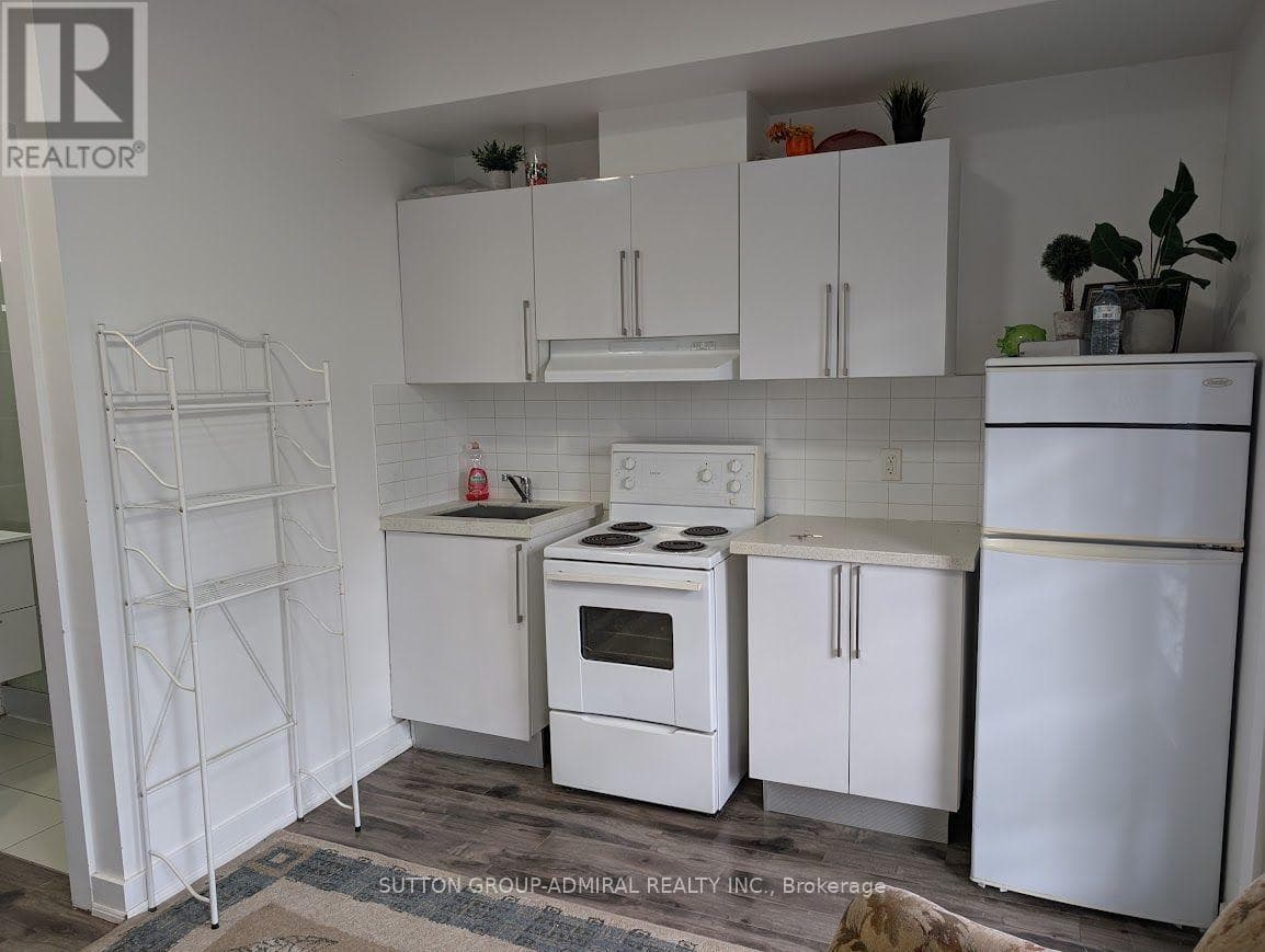 Single Family at 540 Essa Road, Barrie (Holly), Ontario - Photo 4 - RE/MAX Garden City Realty