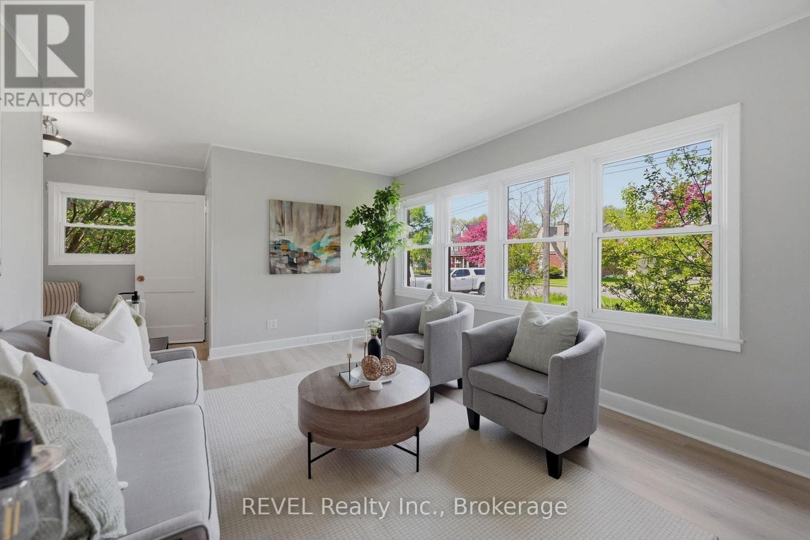 Single Family at 7962 Booth Street, Niagara Falls (Ascot), Ontario - Photo 6 - RE/MAX Garden City Realty