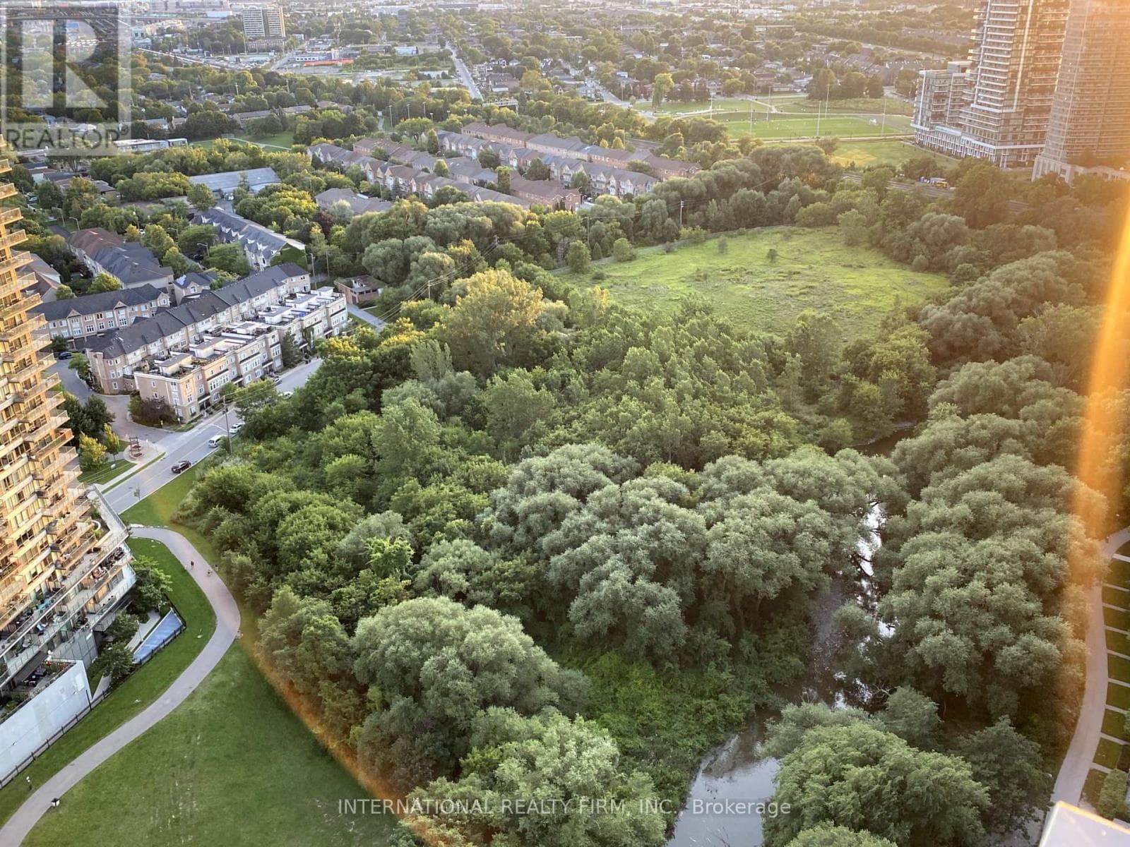 3606- 2212 Lakeshore Road