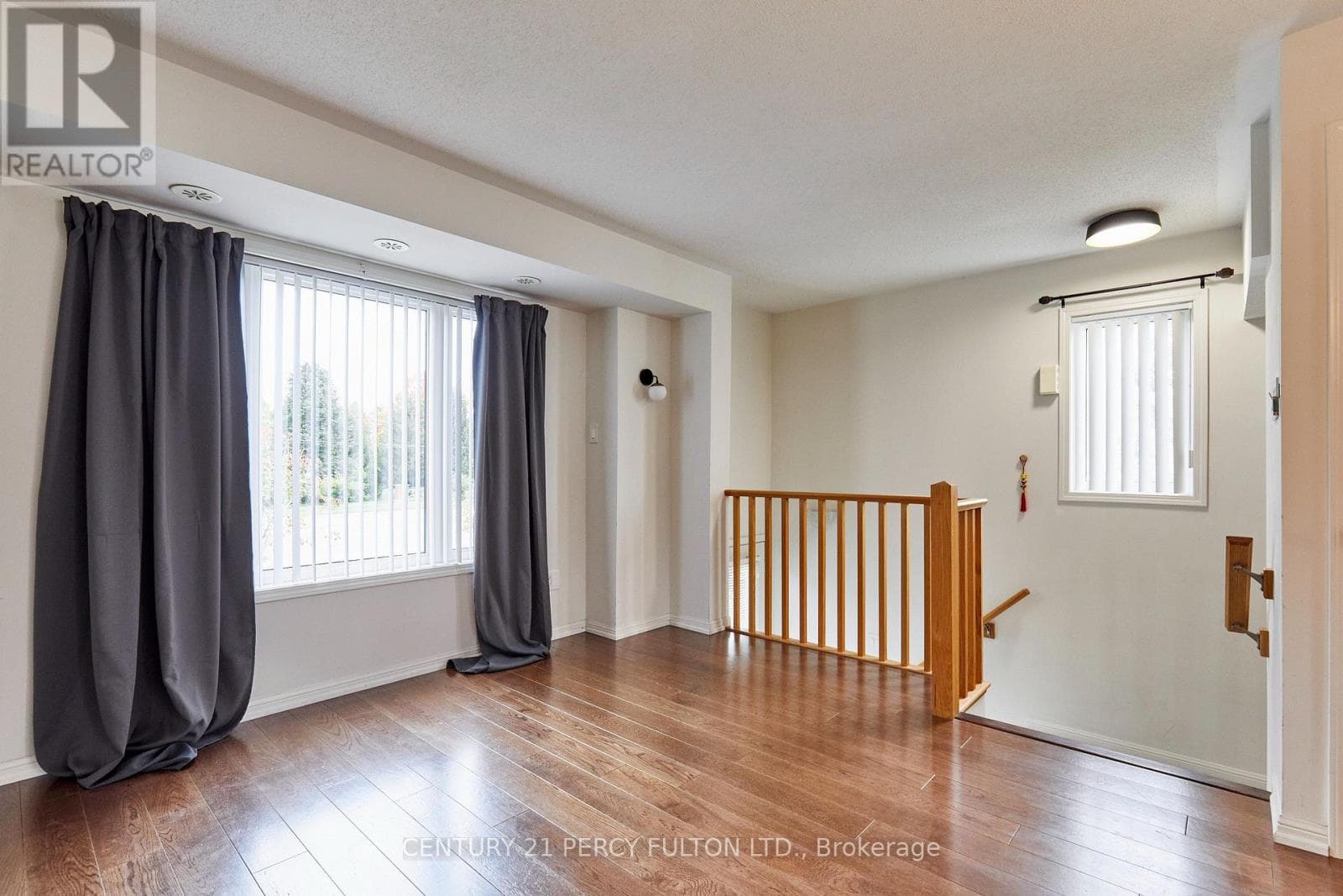 Single Family at 15951 Bayview Avenue, Aurora, Ontario - Photo 3 - RE/MAX Garden City Realty