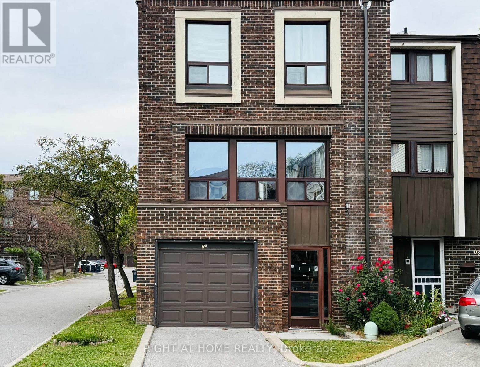70 Spire Hillway Way