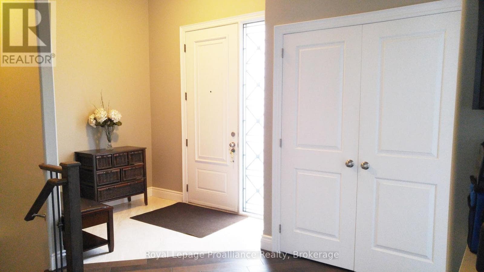 Single Family at 10 Lockside Drive, Peterborough (Otonabee Ward 1), Ontario - Photo 3 - RE/MAX Garden City Realty