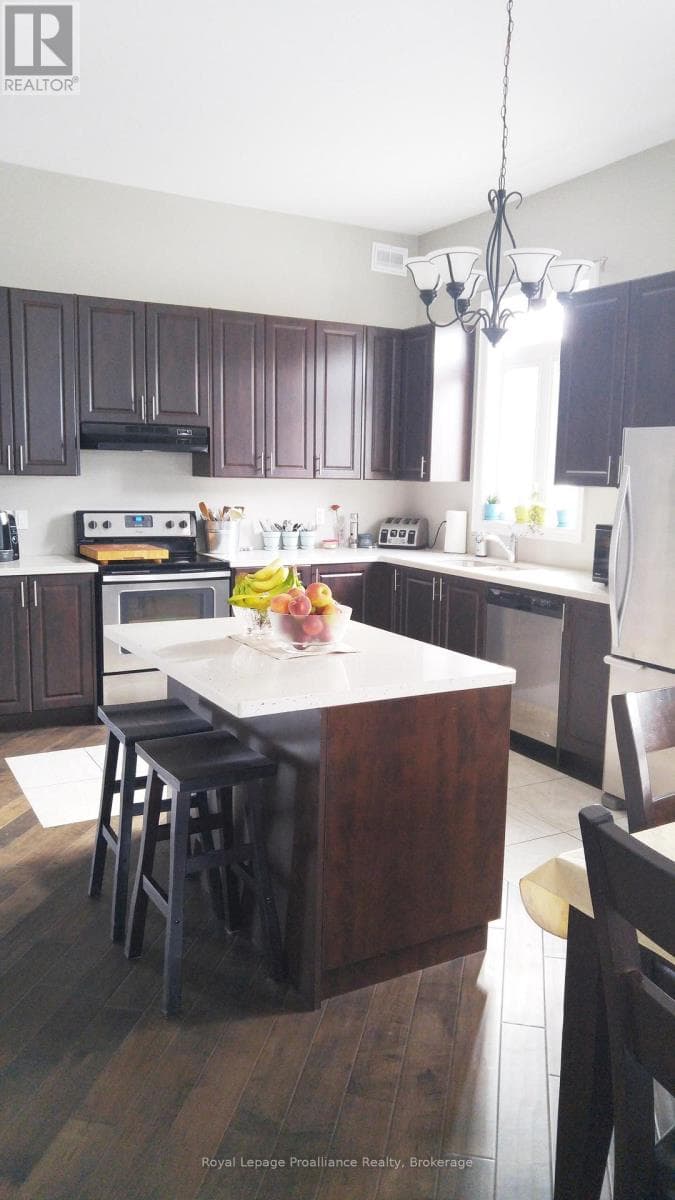 Single Family at 10 Lockside Drive, Peterborough (Otonabee Ward 1), Ontario - Photo 5 - RE/MAX Garden City Realty