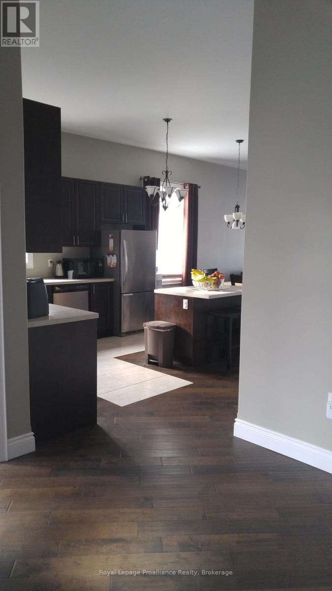 Single Family at 10 Lockside Drive, Peterborough (Otonabee Ward 1), Ontario - Photo 6 - RE/MAX Garden City Realty