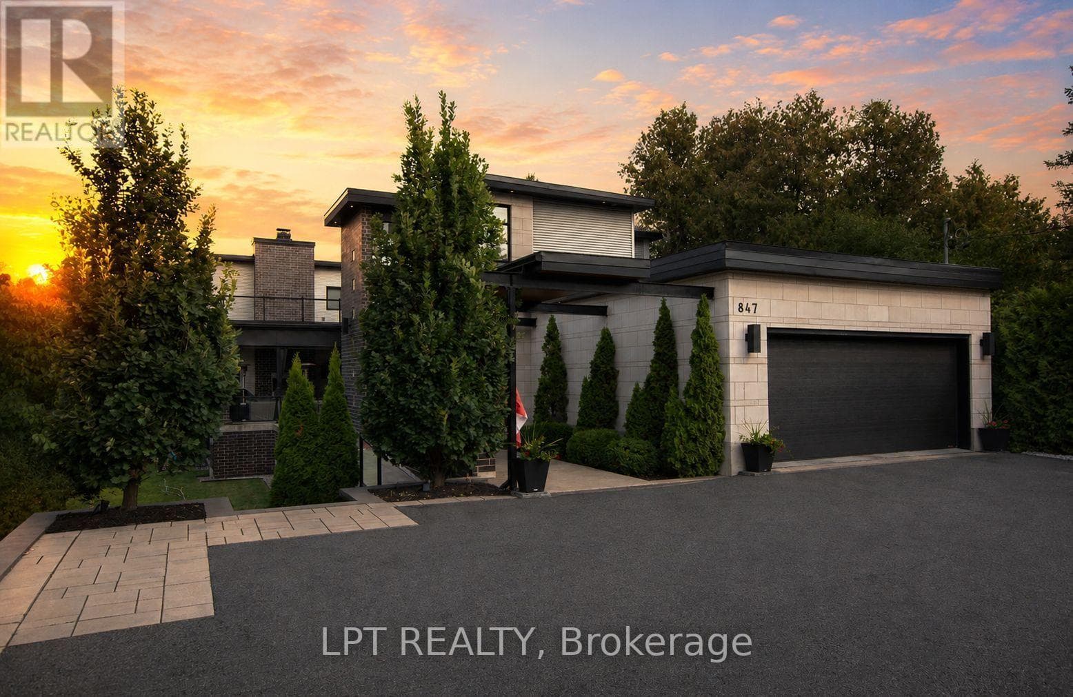 847 Walkley Road