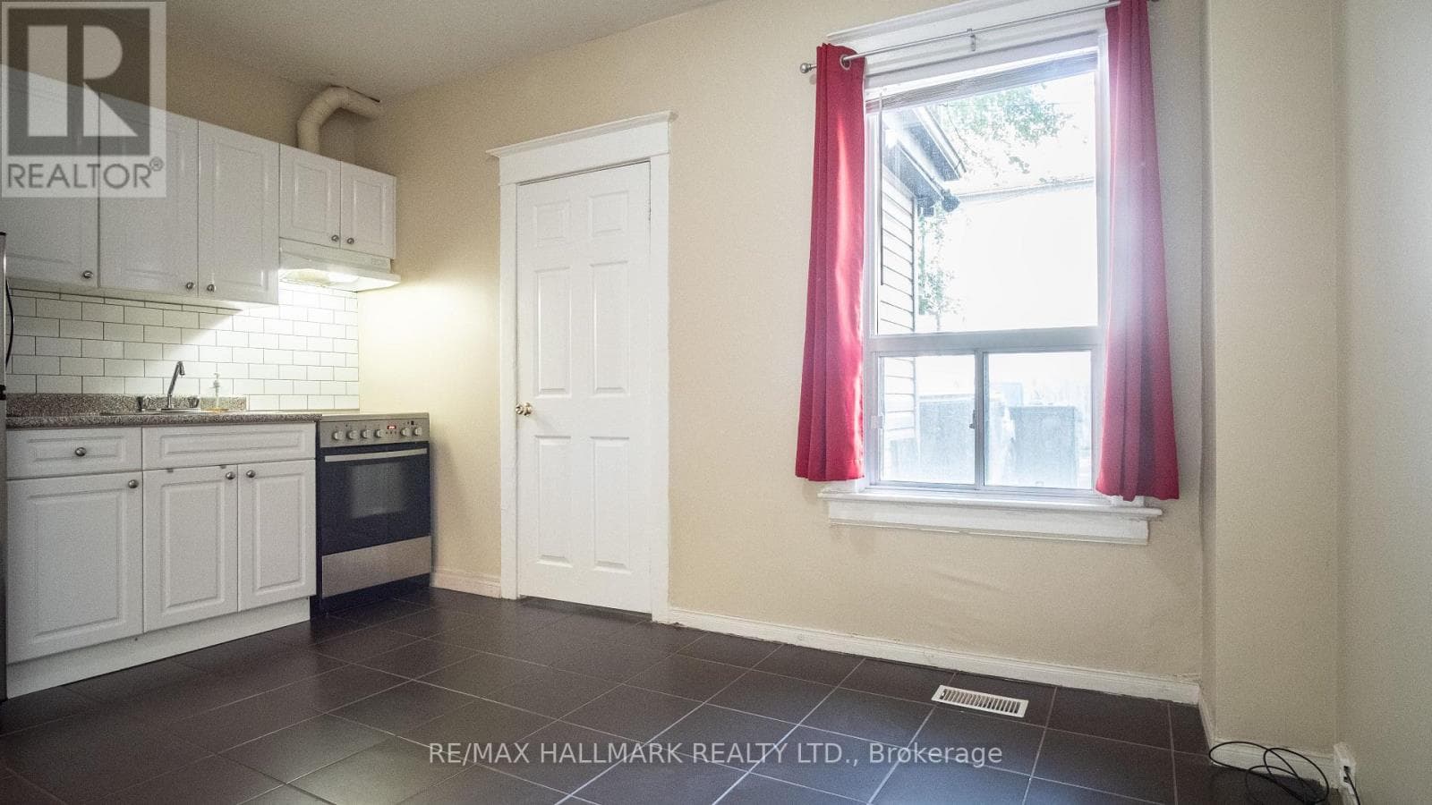 Multi-family at 3- 560 Jones Avenue, Toronto (Blake-Jones), Ontario - Photo 4 - RE/MAX Garden City Realty