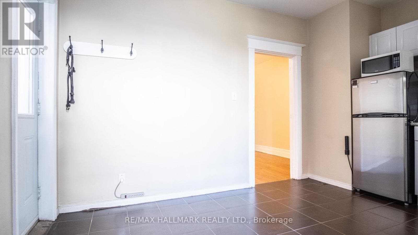Multi-family at 3- 560 Jones Avenue, Toronto (Blake-Jones), Ontario - Photo 6 - RE/MAX Garden City Realty