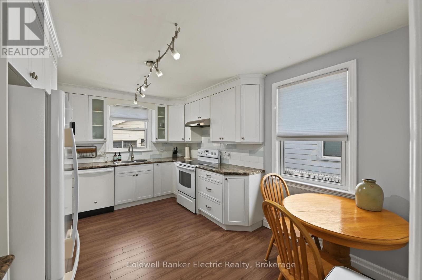 Single Family at 440 Howden Street, Peterborough (Otonabee Ward 1), Ontario - Photo 4 - RE/MAX Garden City Realty
