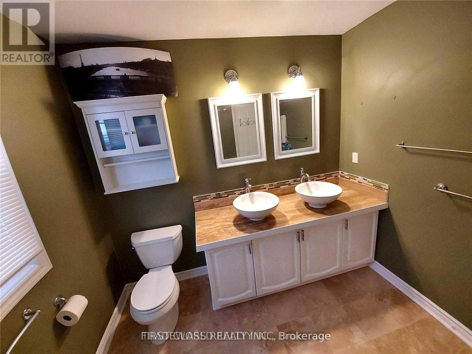 Single Family at #1- 880 Leslie Valley Drive, Newmarket (Huron Heights-Leslie Valley), Ontario - Photo 2 - RE/MAX Garden City Realty