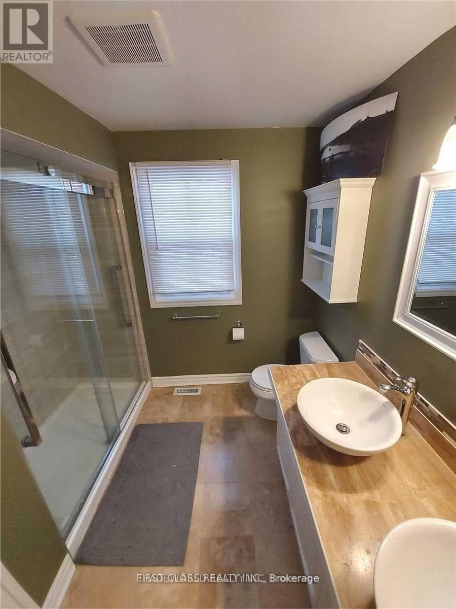 Single Family at #1- 880 Leslie Valley Drive, Newmarket (Huron Heights-Leslie Valley), Ontario - Photo 3 - RE/MAX Garden City Realty