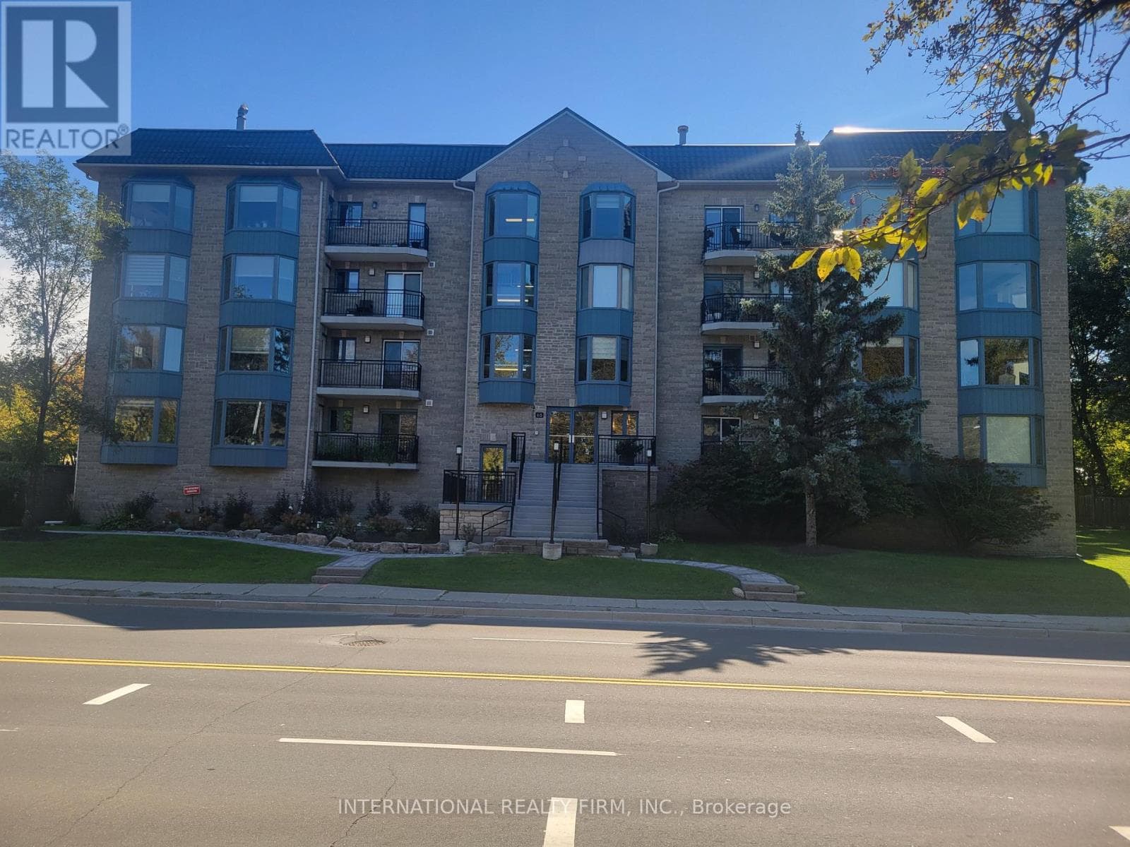310- 85 Wellington Street