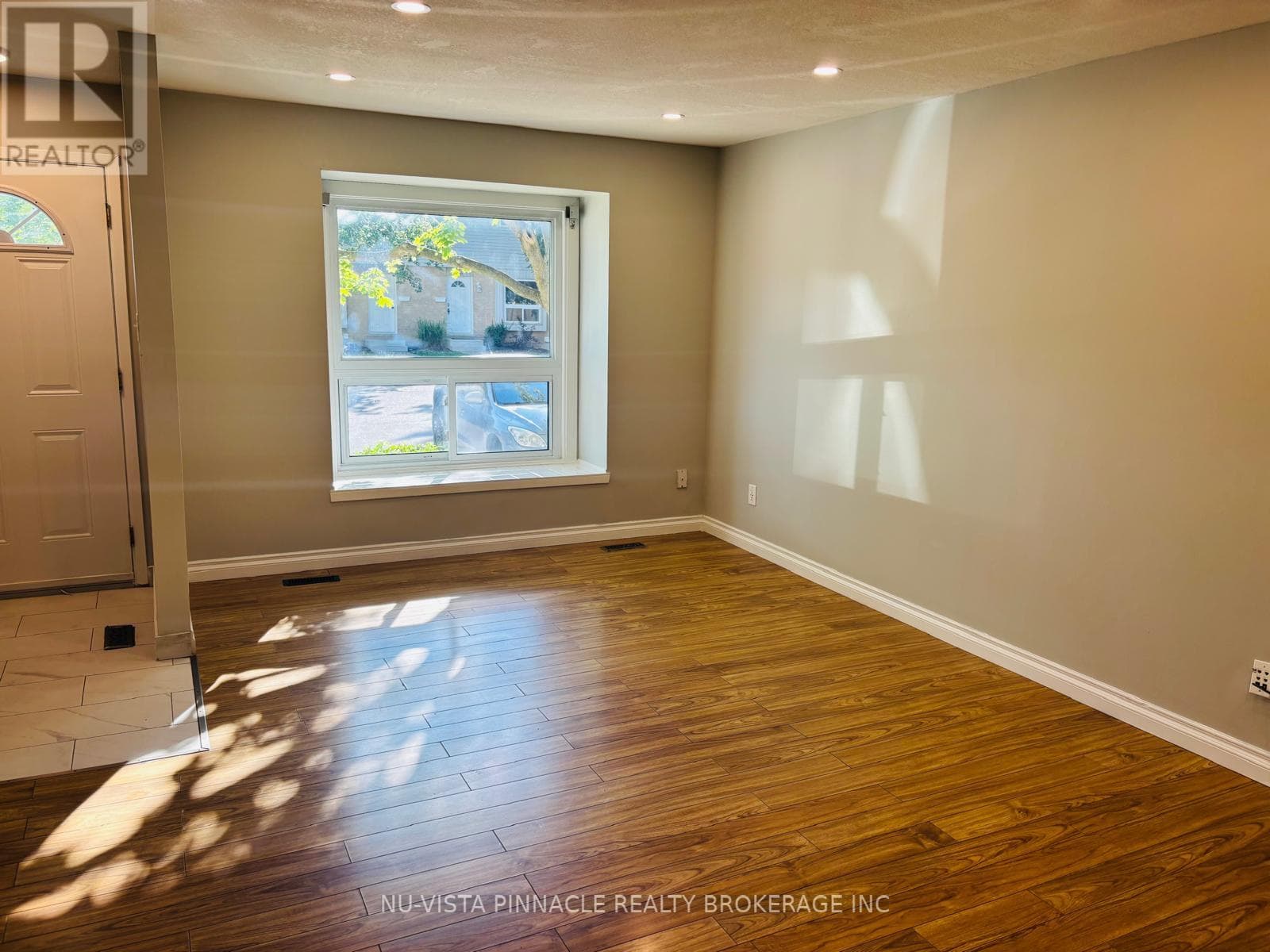 Single Family at 39- 577 Third Street, London East (East H), Ontario - Photo 3 - RE/MAX Garden City Realty
