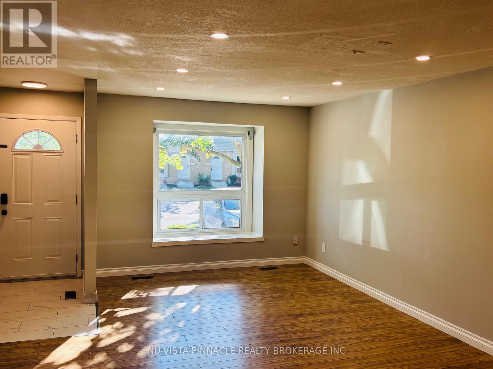Single Family at 39- 577 Third Street, London East (East H), Ontario - Photo 5 - RE/MAX Garden City Realty