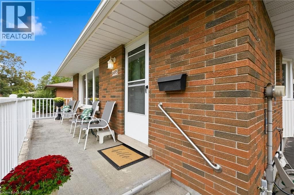 Single Family at 6495 BRACKEN Street, Niagara Falls, Ontario - Photo 4 - RE/MAX Garden City Realty