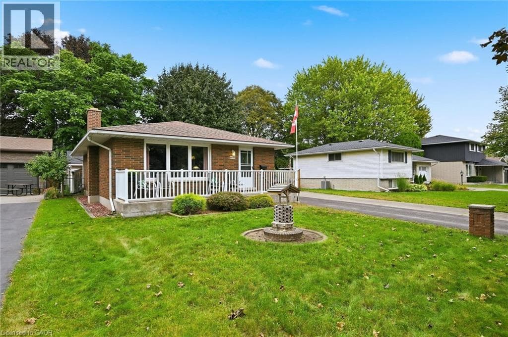 Single Family at 6495 BRACKEN Street, Niagara Falls, Ontario - Photo 3 - RE/MAX Garden City Realty
