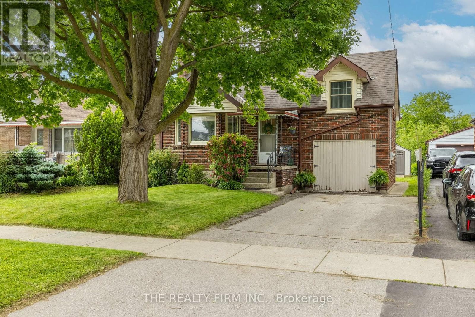 Single Family at 384 Spruce Street, London East (East H), Ontario - Photo 2 - RE/MAX Garden City Realty