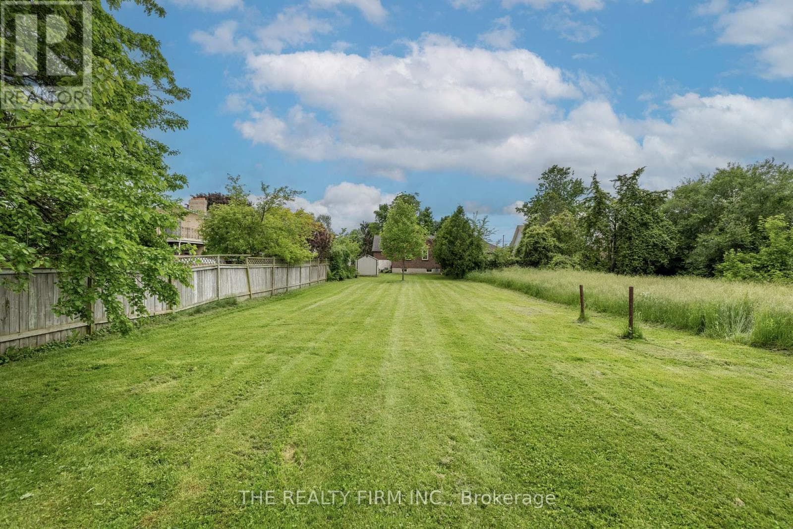 Single Family at 384 Spruce Street, London East (East H), Ontario - Photo 3 - RE/MAX Garden City Realty