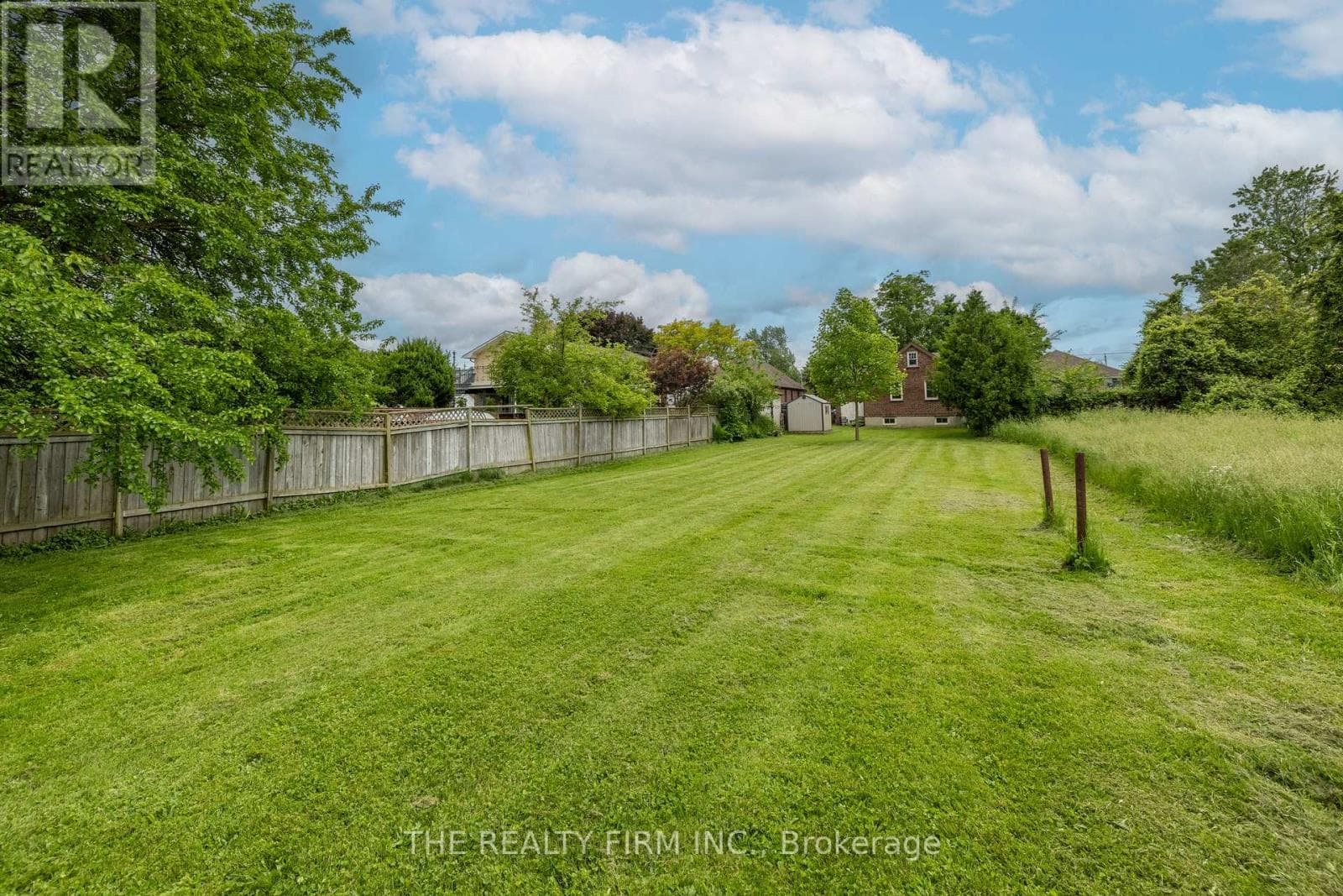 Single Family at 384 Spruce Street, London East (East H), Ontario - Photo 4 - RE/MAX Garden City Realty
