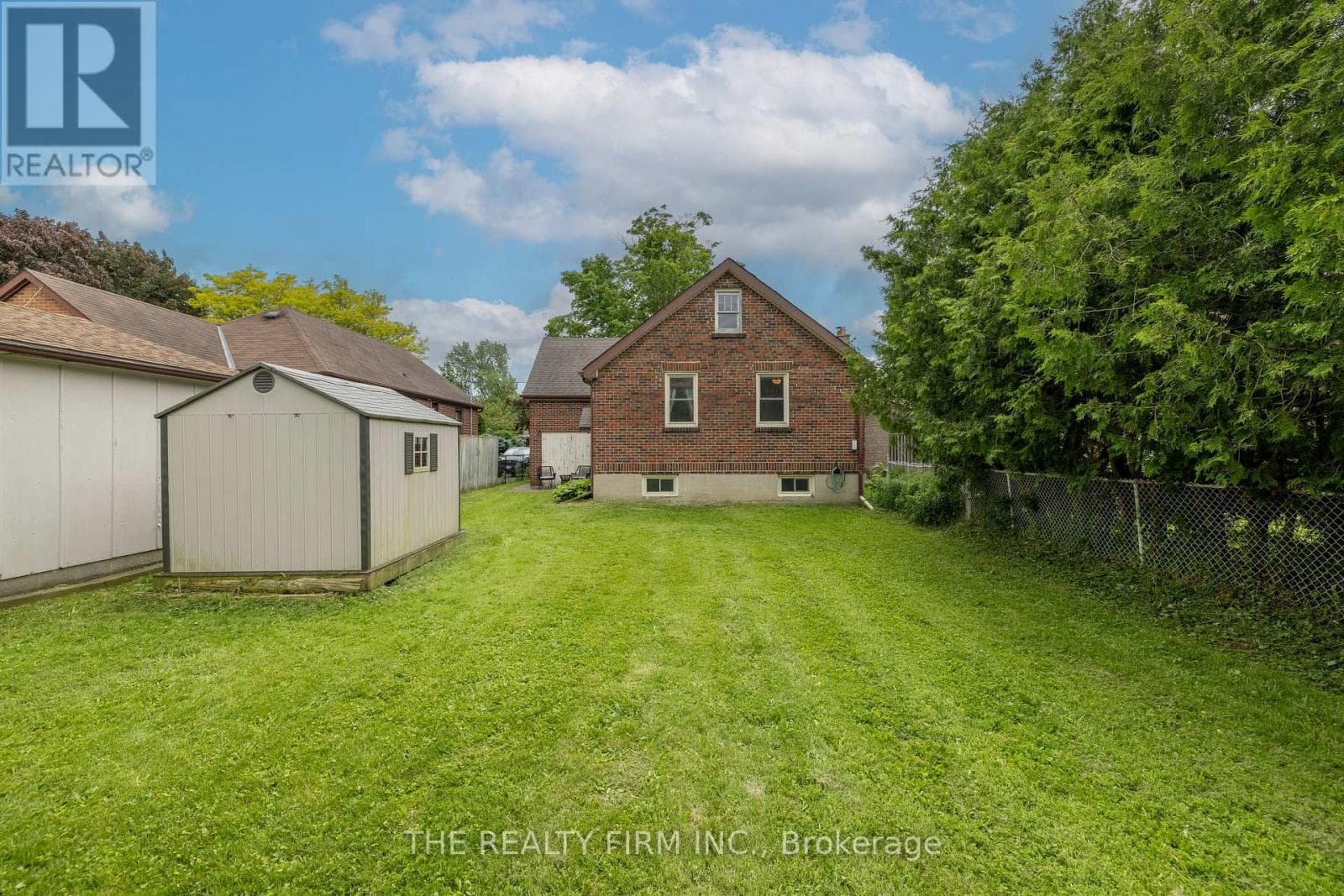 Single Family at 384 Spruce Street, London East (East H), Ontario - Photo 5 - RE/MAX Garden City Realty