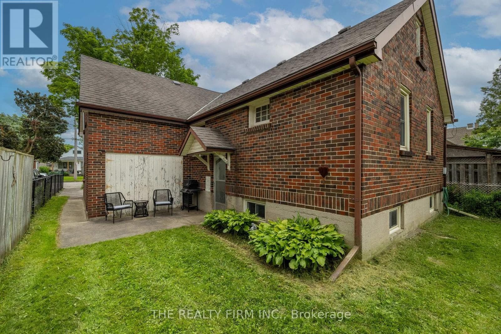 Single Family at 384 Spruce Street, London East (East H), Ontario - Photo 8 - RE/MAX Garden City Realty