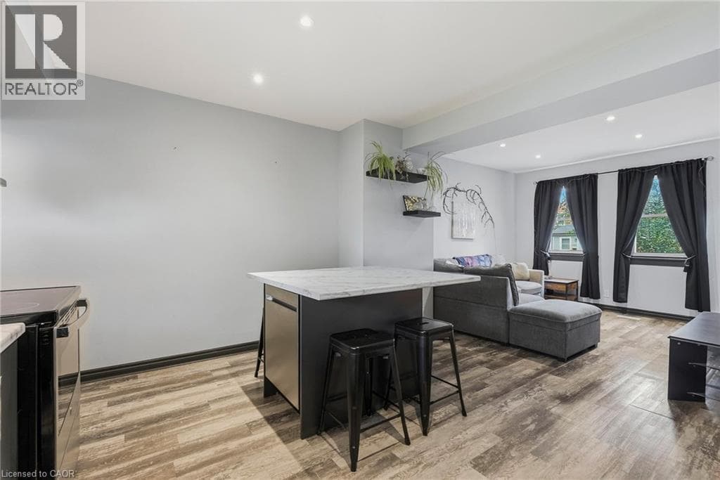 Single Family at 197 LINCOLN Street, Welland, Ontario - Photo 6 - RE/MAX Garden City Realty