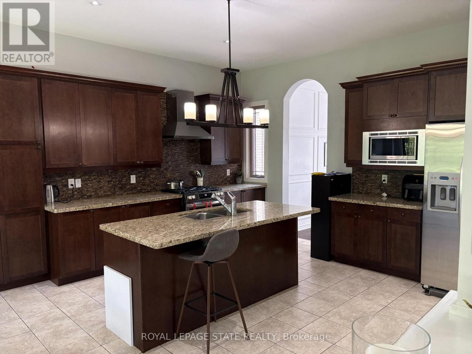 Single Family at 104 Diiorio Circle, Hamilton (Meadowlands), Ontario - Photo 10 - RE/MAX Garden City Realty