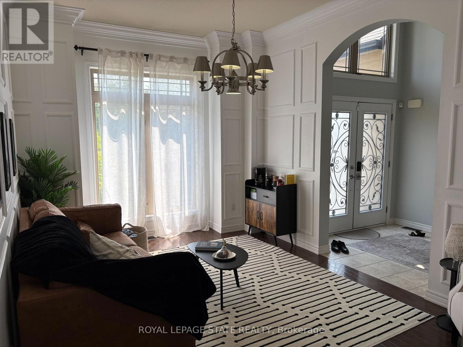 Single Family at 104 Diiorio Circle, Hamilton (Meadowlands), Ontario - Photo 6 - RE/MAX Garden City Realty