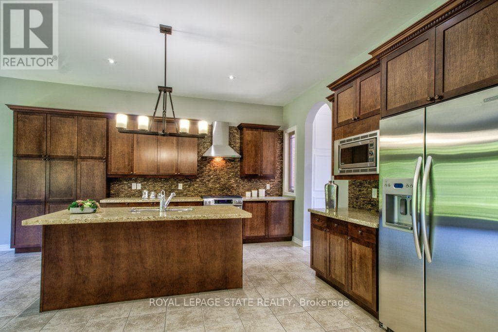 Single Family at 104 Diiorio Circle, Hamilton (Meadowlands), Ontario - Photo 8 - RE/MAX Garden City Realty
