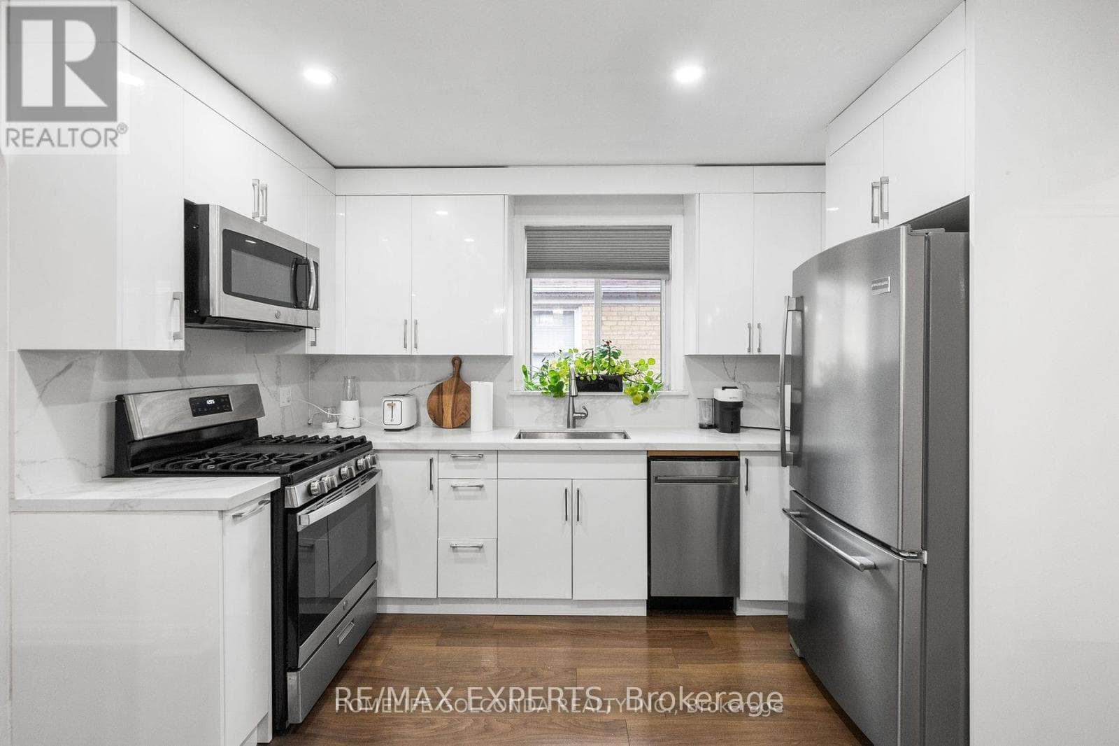 Single Family at 253 Bogert Avenue, Toronto (Lansing-Westgate), Ontario - Photo 9 - RE/MAX Garden City Realty