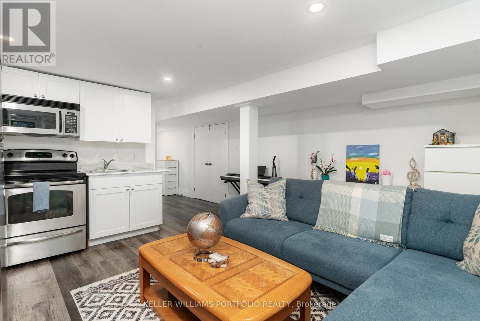 Single Family at Lower- 329 Runnymede Road, Toronto (High Park North), Ontario - Photo 6 - RE/MAX Garden City Realty