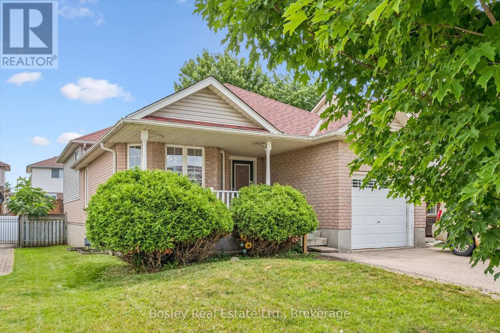 4 Hayward Crescent