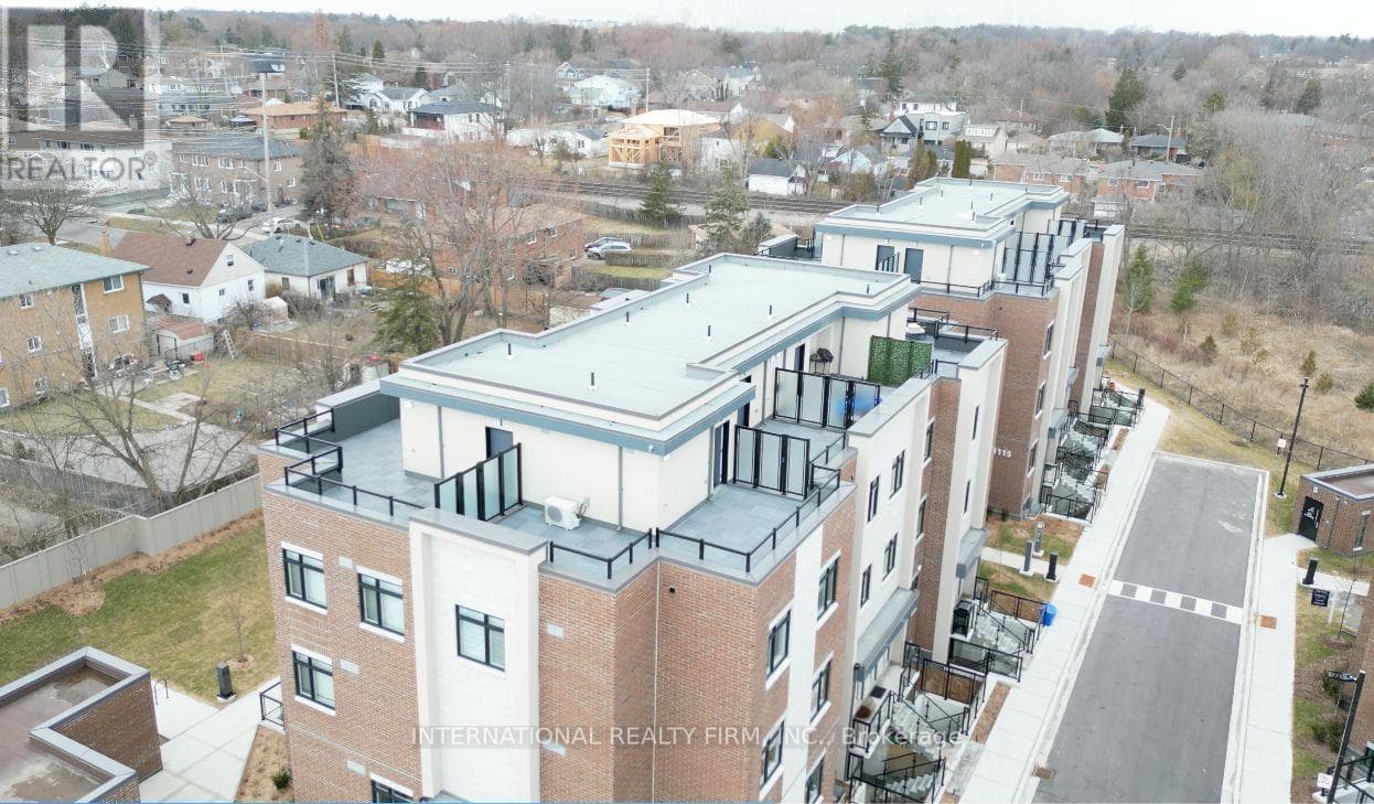 216- 1085 Douglas Mccurdy Common